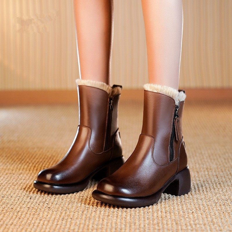 Avenue Finds® Kivélla: Stride in Style in our Eye-Catching Chic Fur-Lined Leather Boots