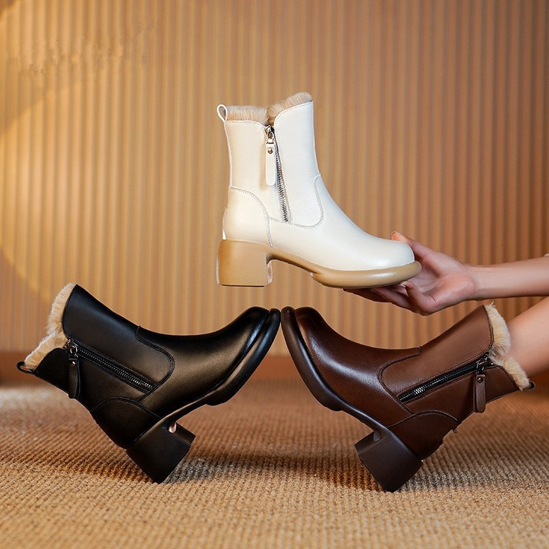 Avenue Finds® Kivélla: Stride in Style in our Eye-Catching Chic Fur-Lined Leather Boots