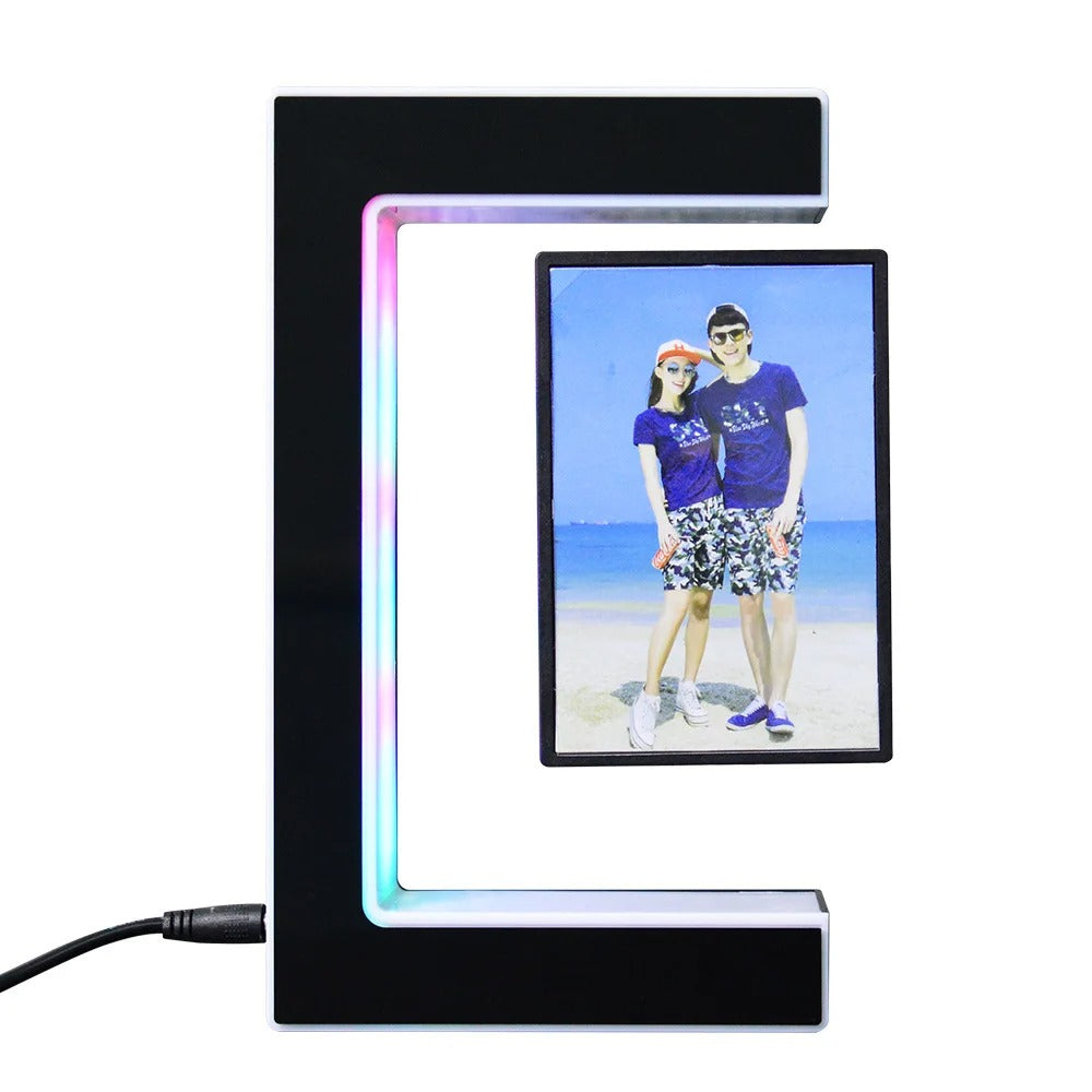 Levioto® - The Floating Photo Frame by Avenue Finds - Cleverly Designed in Sweden with ❤️