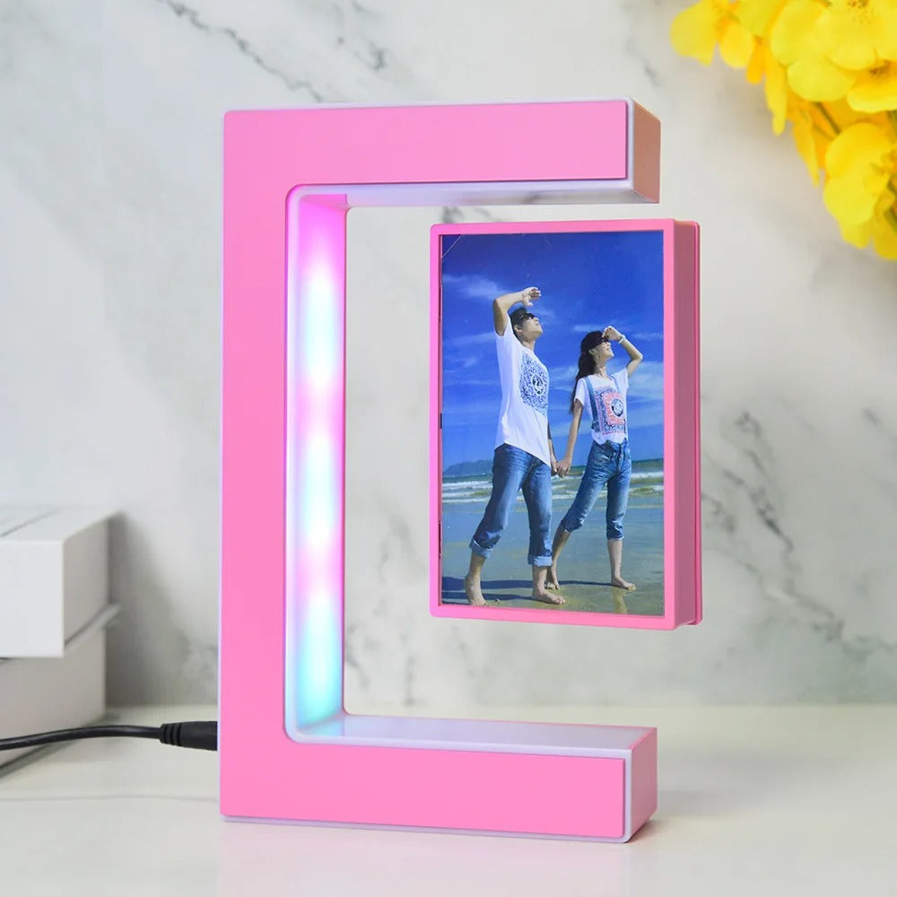 Levioto® - The Floating Photo Frame by Avenue Finds - Cleverly Designed in Sweden with ❤️