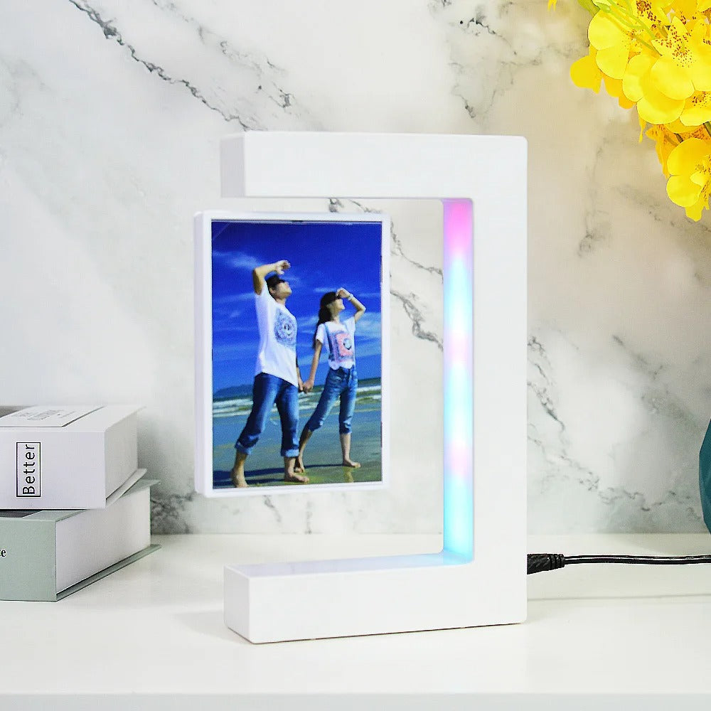 Levioto® - The Floating Photo Frame by Avenue Finds - Cleverly Designed in Sweden with ❤️
